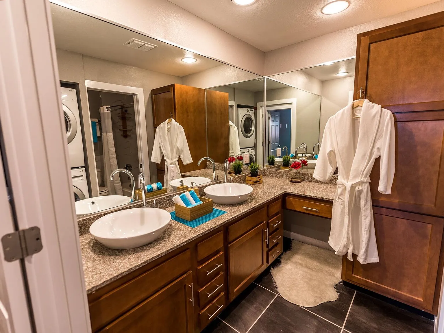 Axiom Apartments — Photo 3