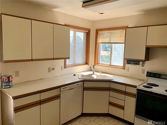 2nd image of 215 SE Pope Ave