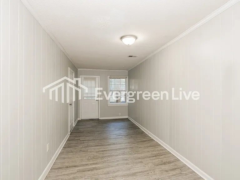 212 Kirkstone Rd — Photo 2
