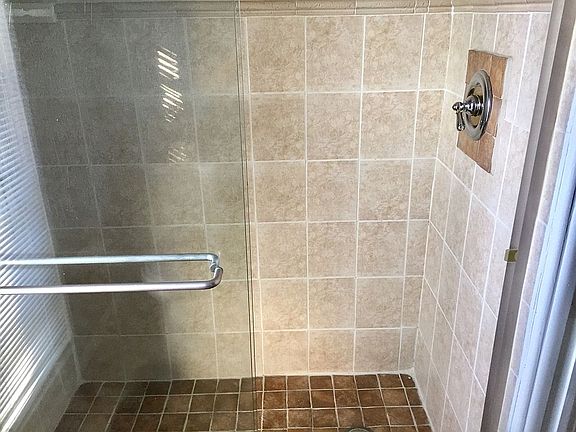 5th image of 4410 Lakewood Blvd