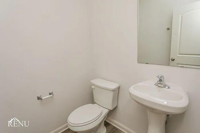 2033 Hialeah Dr — Photo 14