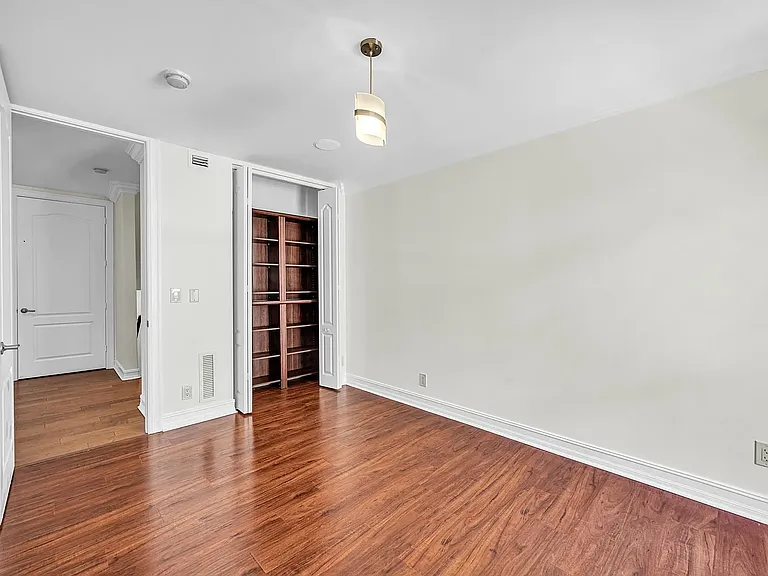 903 NE 17th Way #104 — Photo 18