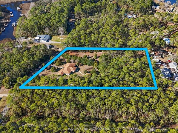 895 Mallet Bayou Rd, Freeport, FL 32439