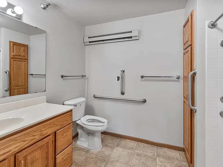 Kenyon Garden Apartments — Photo 17