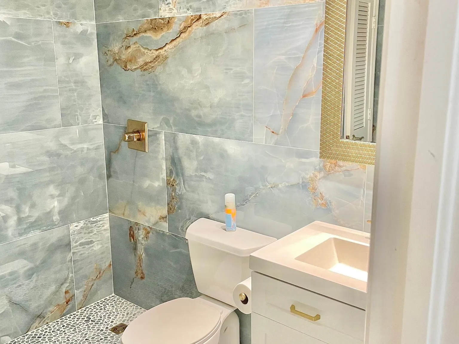 818 Tanbark Dr — Photo 2