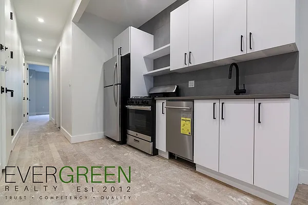 Rented by Evergreen Apartments BK | media 11