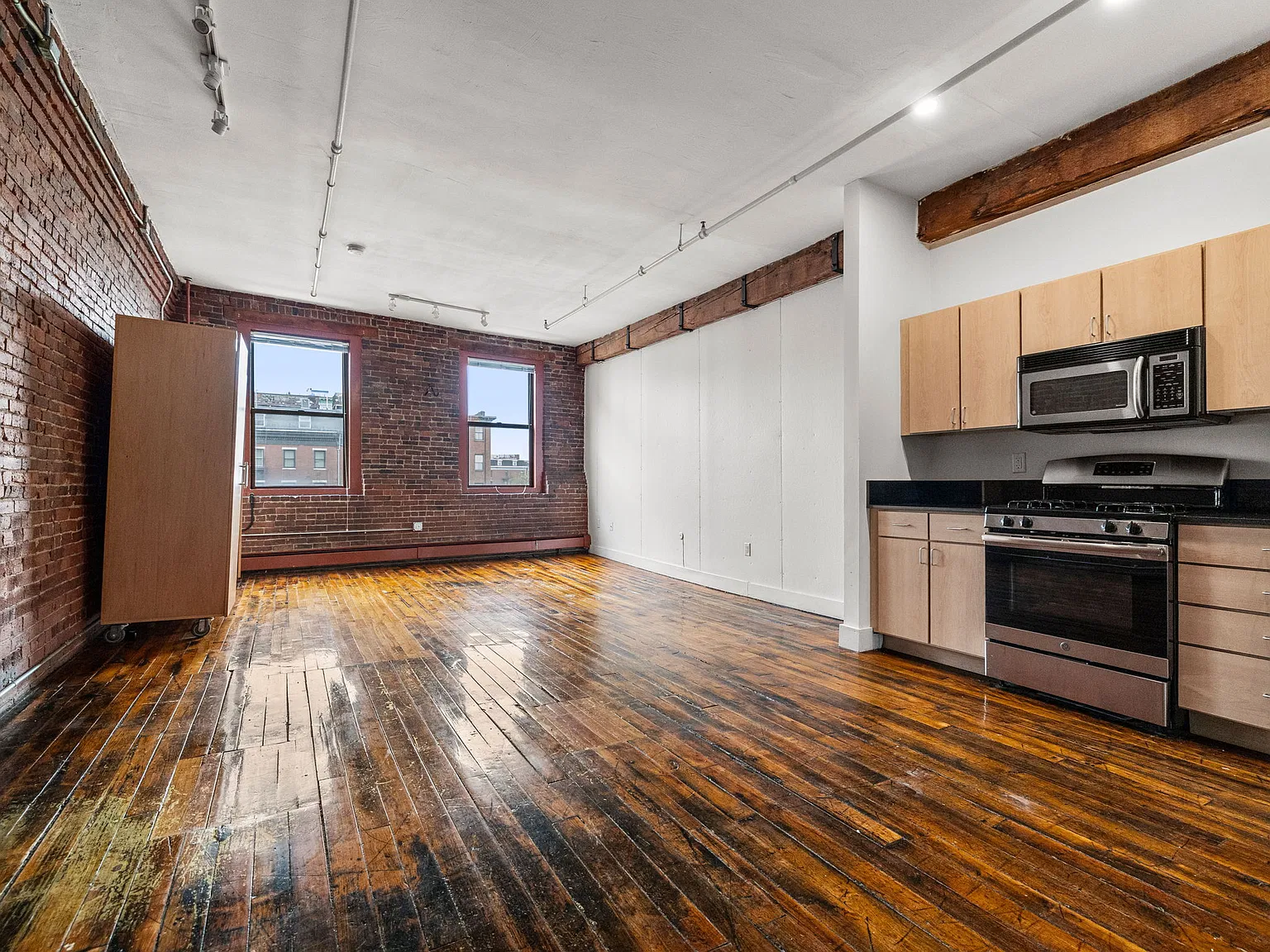 Studio, 550 sqft, $2,900 — Photo 3