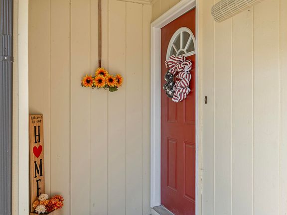4th image of 2539 Lotus Ln