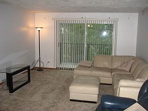 3rd image of 5S040 Pebblewood Ln APT W305
