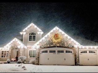 1223 Dartmouth Dr, Waunakee, WI 53597