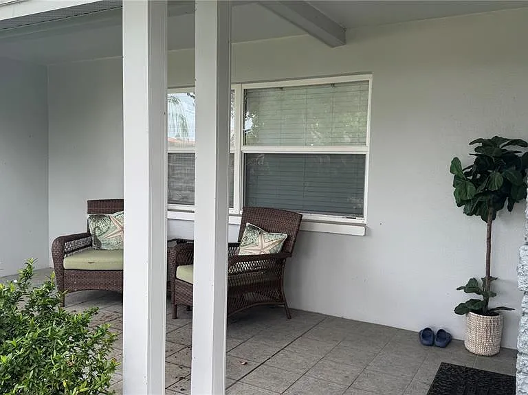 9652 Commodore Dr — Photo 2