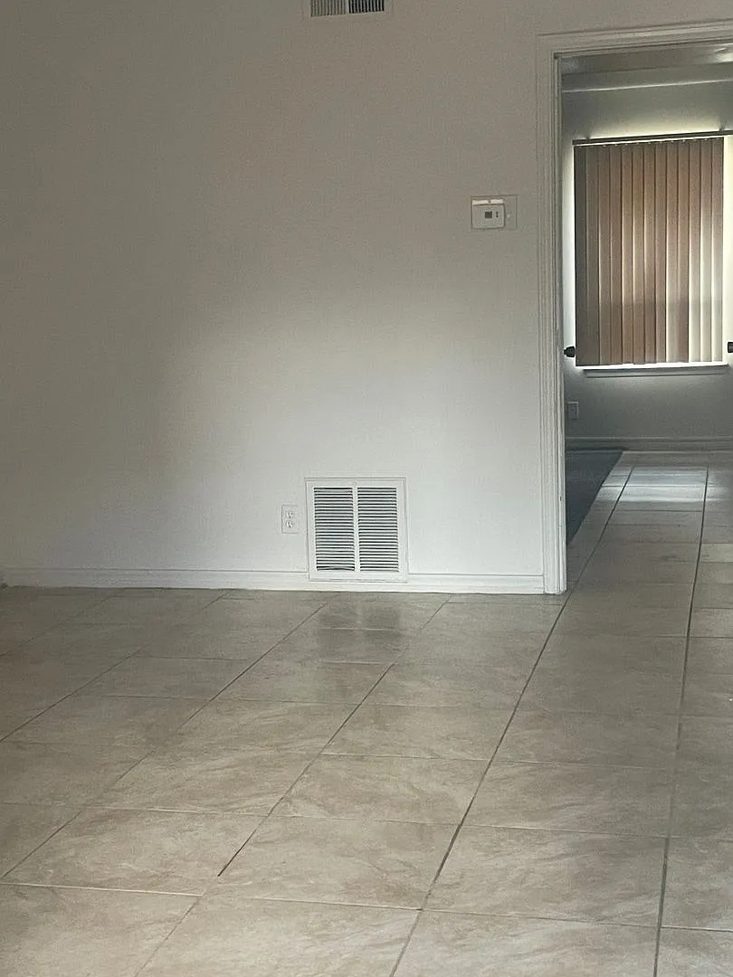 5104 S. Delaware Place - 5112 S. Delaware Pl. Apt 6 — Photo 1