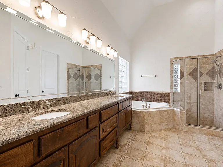 411 Brazoria Dr — Photo 16