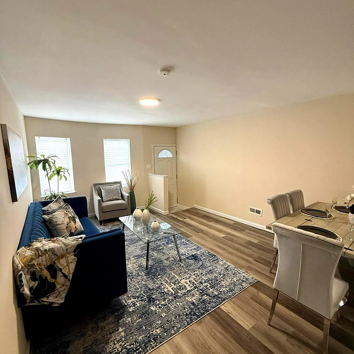 5 bed, $2,800 — Photo 2