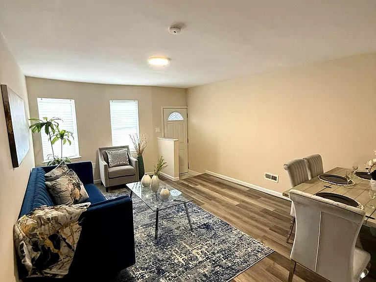 1028 E North Ave — Photo 2