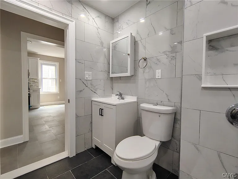 1539 Taylor Ave — Photo 10