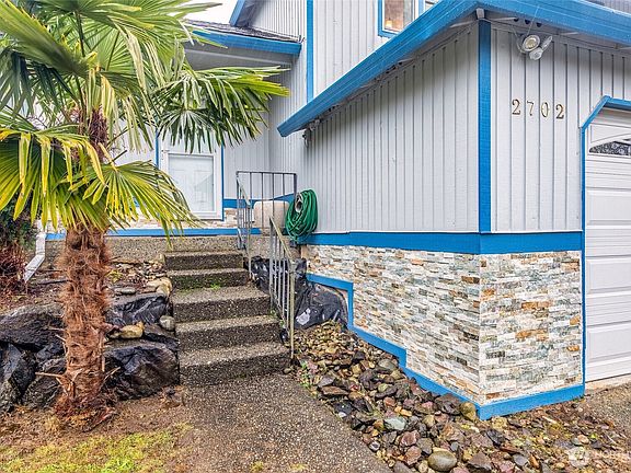 4th image of 2702 Cedar Avenue S