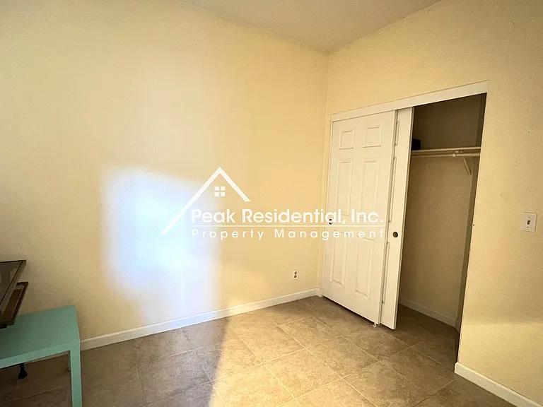 402 Harlow Ct — Photo 13