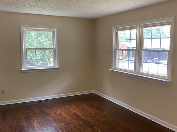 5th image of 155 Windsor Dr