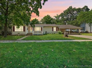 607 W Delaware St, Tahlequah, OK 74464