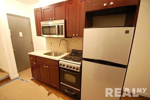 Rented by REAL New York | media 38