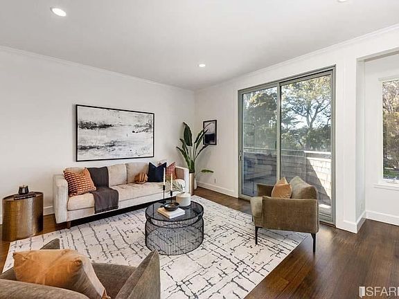 3rd image of 1685 Oak St #301-L