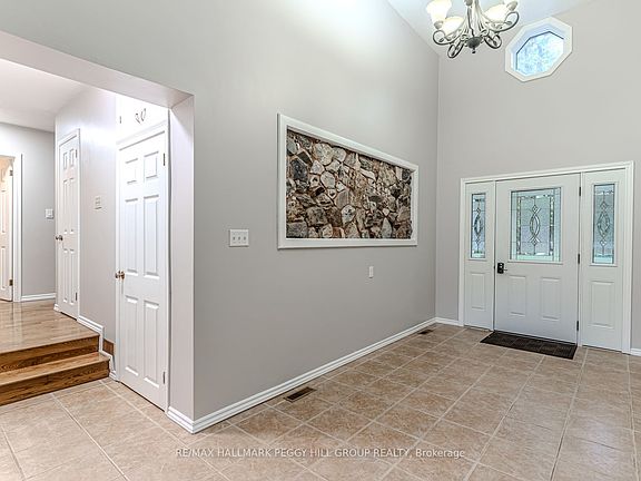 3rd image of 537 Huronia Rd