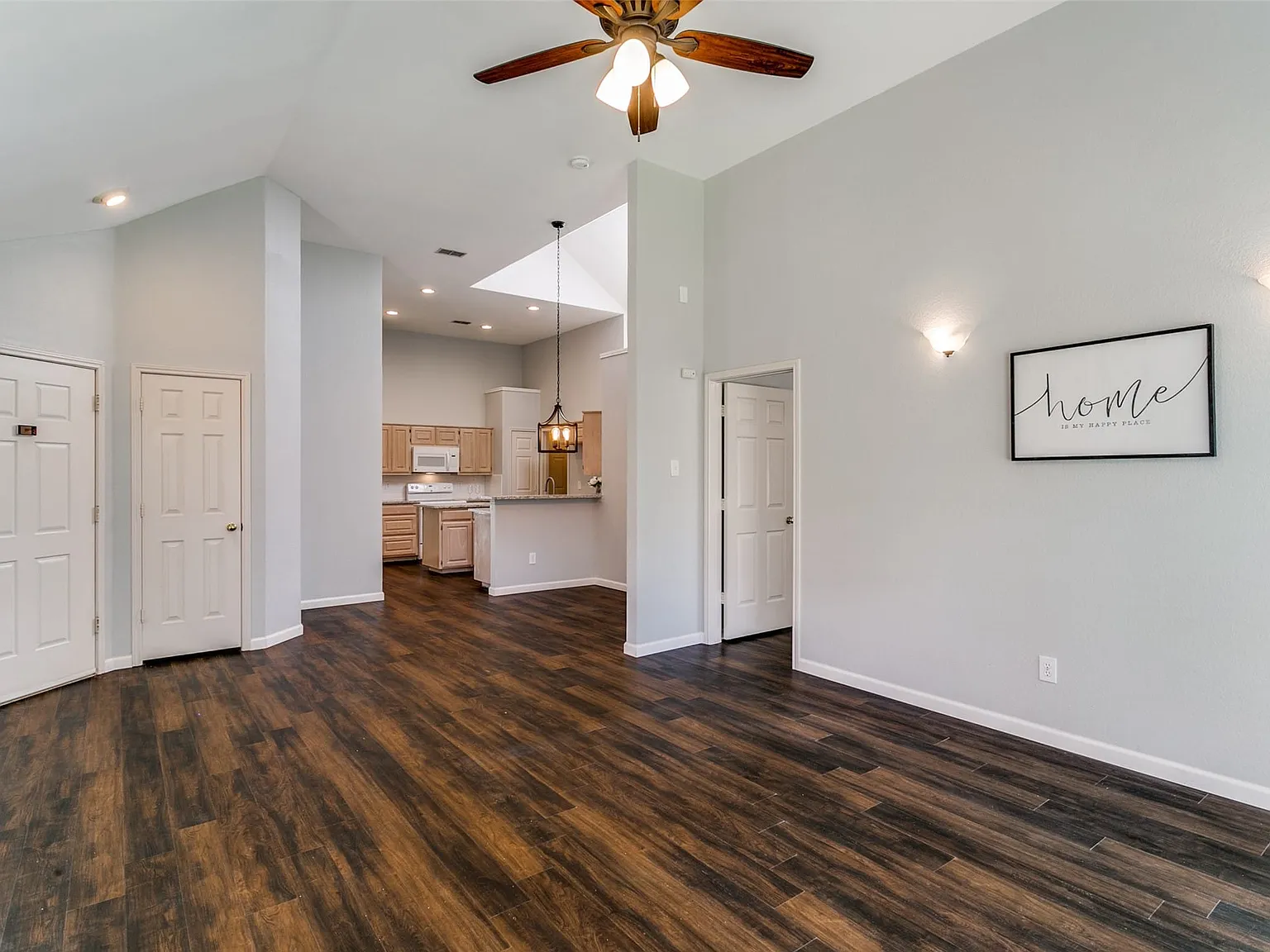 3 bed, 2.0 bath, 1372 sqft, $2,195 — Photo 3