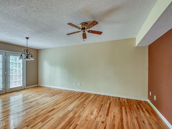 4th image of 308 Carmol Dr #9