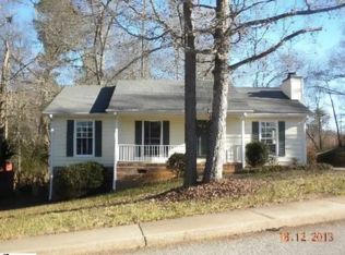 7 Chinaberry Ln, Simpsonville, SC 29680