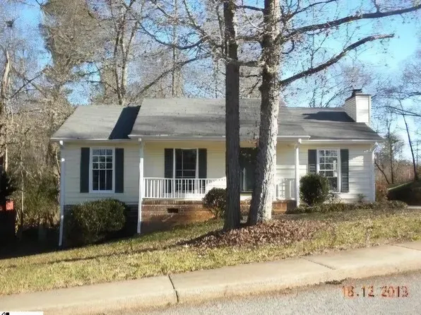 7 Chinaberry Ln, Simpsonville, SC 29680