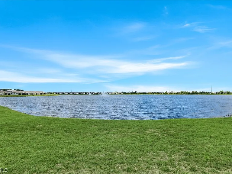421 Coral Reef Pl — Photo 40