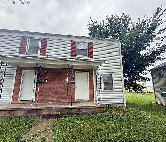 9525 Charlotte St — Photo 1