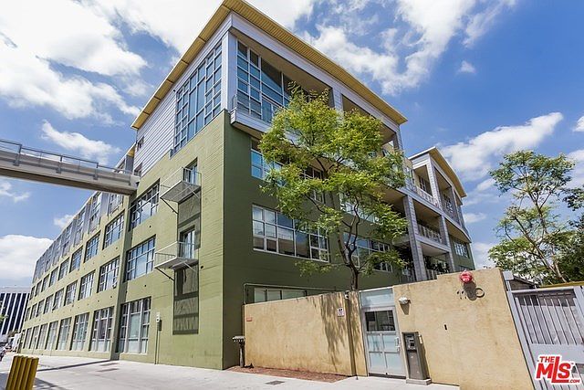 1st image of 1130 S Flower St APT 111