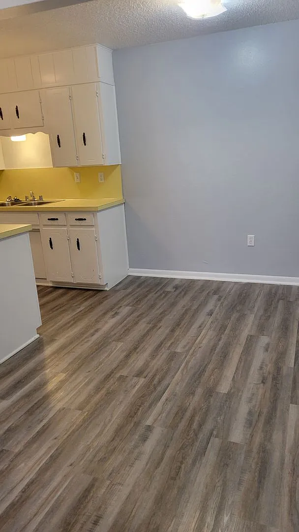 402 Mary St — Photo 3