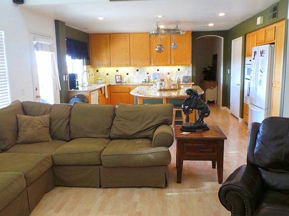 Family Room - Kitchen