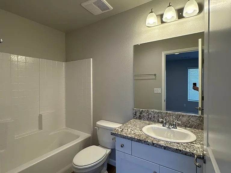 505 S Summit St #101-104 — Photo 14