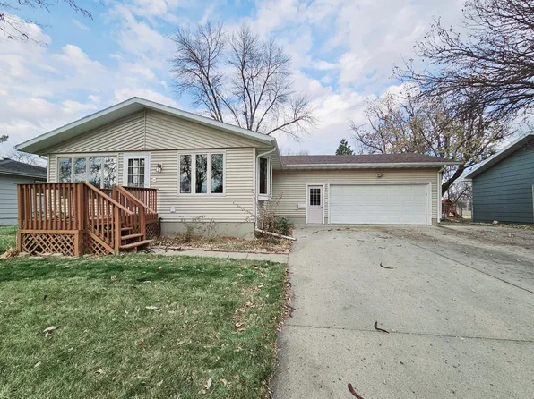 715 18th Ave NE, Aberdeen, SD 57401