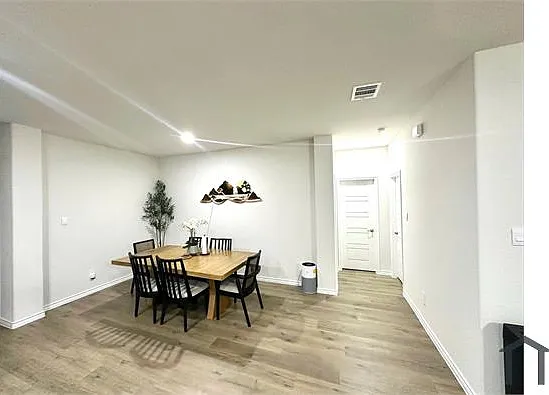 4 bed, 2081 sqft, $2,450 — Photo 3