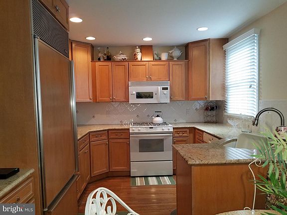 5th image of 1123 E Barringer St