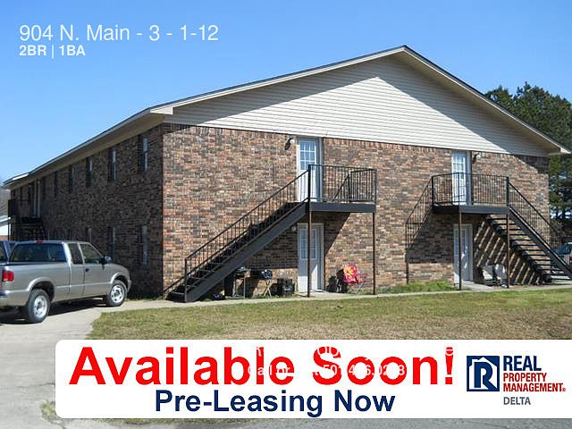 1st image of 904 N Main St APT 3