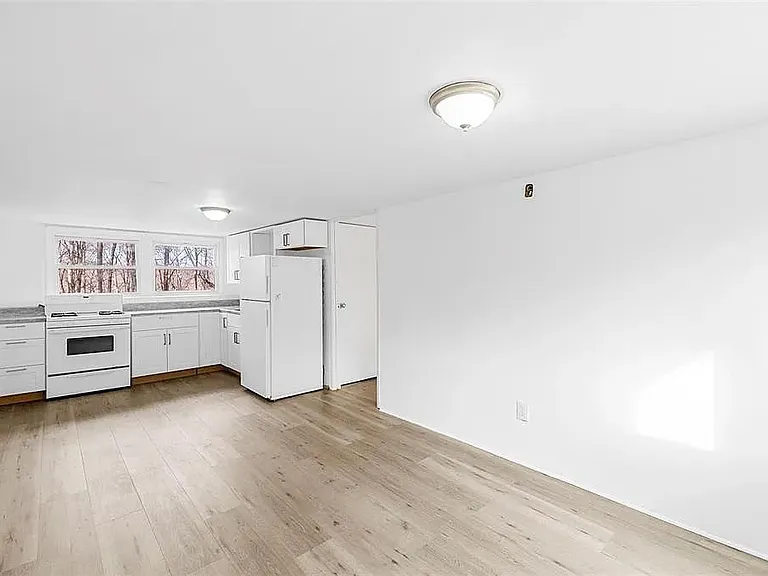 167 N Putt Corners Rd #B — Photo 3