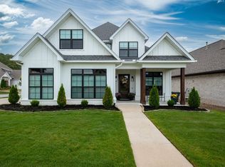 2 Bentwood Ln, Little Rock, AR 72223