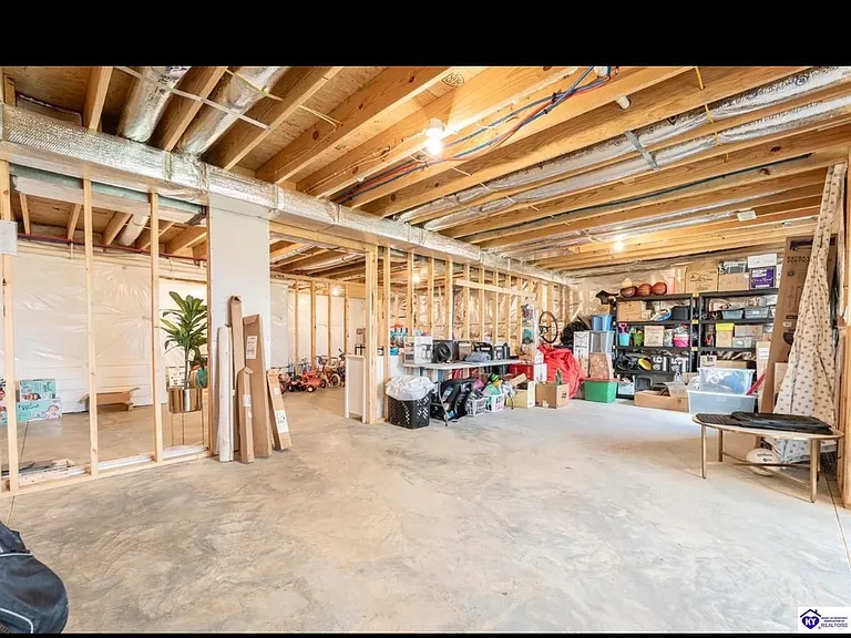 107 Walker Ct — Photo 13