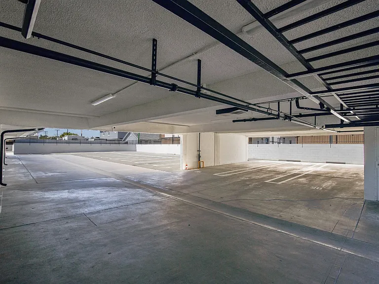 6825 Haskell Ave #304 — Photo 23