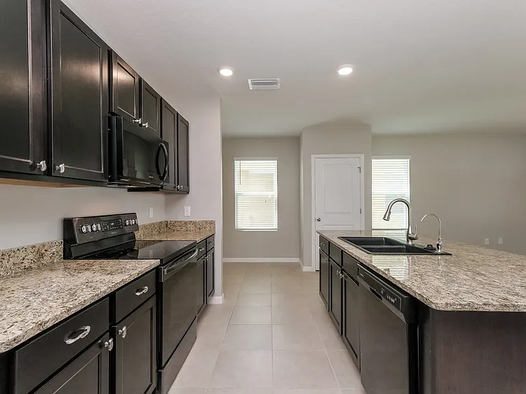 10988 Carlton Fields Dr — Photo 7