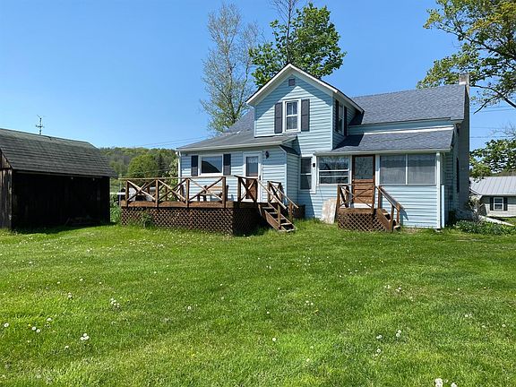 5th image of 275 Goose St