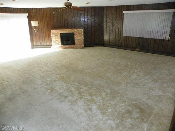 4th image of 220 Emery Ter