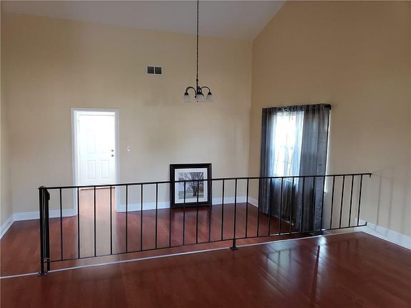 3rd image of 3898 Greenbriar Dr