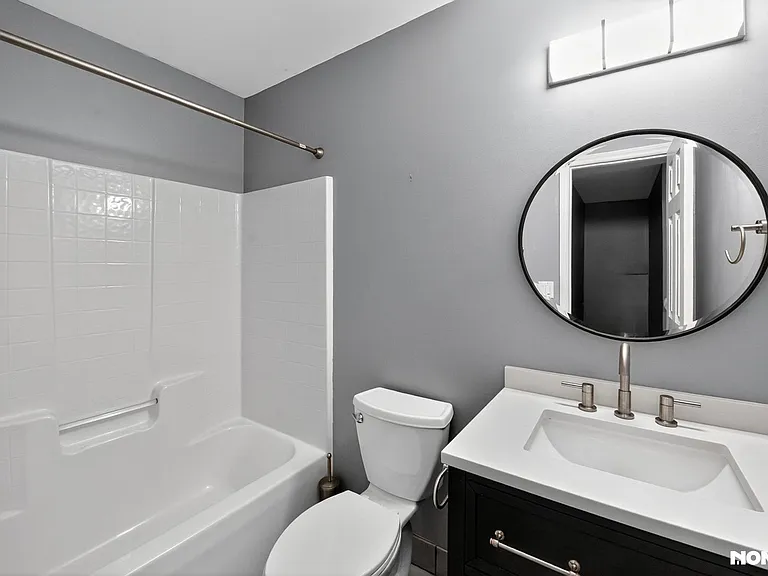 8006 Crenshaw Ln — Photo 14